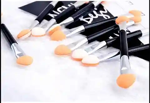 dual sided eyeshadow applicator
